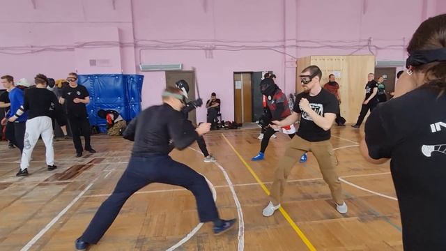 24 Открытый Оружейный Ковёр в Потоке