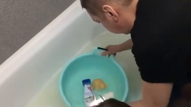 Айфон под водой, съёмка смотреть онлайн