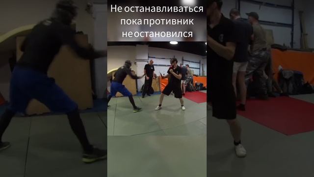 Ножевой бой. Удар по глазам, уклонение и добивание. #shorts #ножевойбой