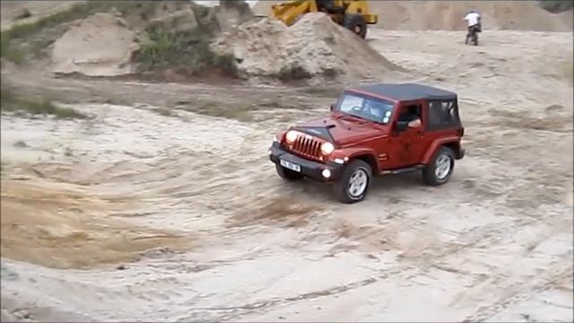 Land Rover D90 2.8i & Jeep quarry fun смотреть онлайн