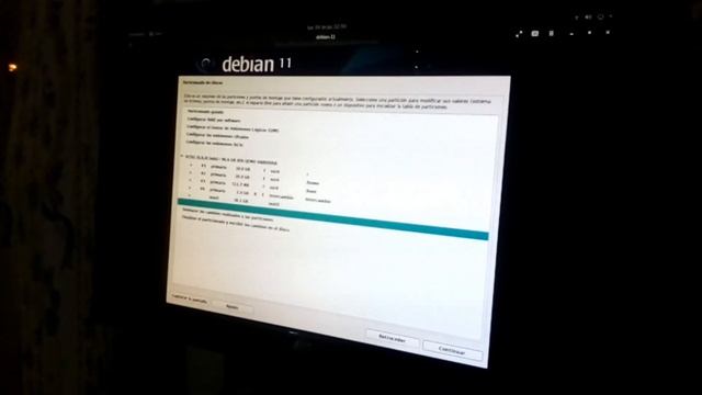 Instalando Maquina Virtual en Debian Buster, con GnomeBox, SO Debian 11 смотреть онлайн