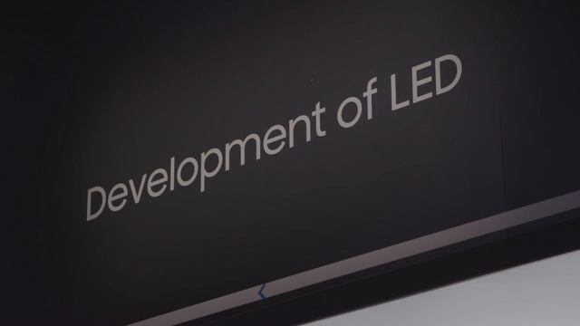 Una mirada cercana a la TV modular de 146 pulgadas de Samsung "The Wall" en el CES 2018 en Las Vega смотреть онлайн