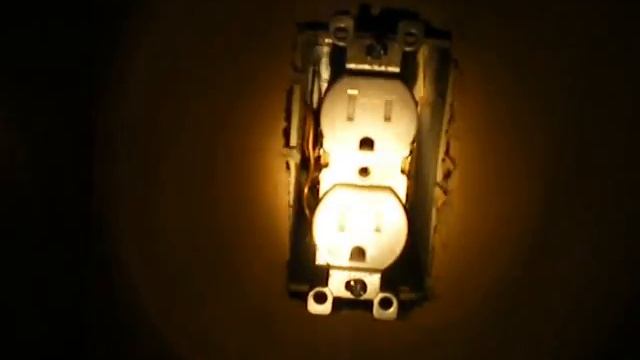V859 - Replacing Electrical Outlets смотреть онлайн