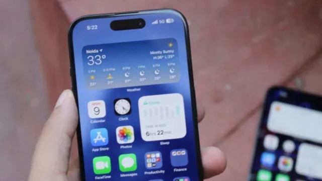 "iPhone 16 Pro: Larger Display, 48MP Camera, and Game-Changing Tech ! ✌😮 смотреть онлайн