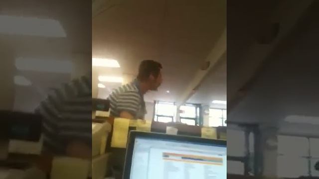 Security Joe freaks out clean the windows. Part 1 смотреть онлайн