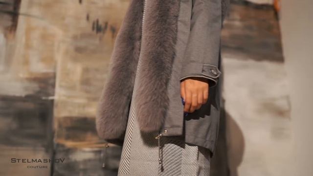 Парка серая из кашемира с мехом ламы