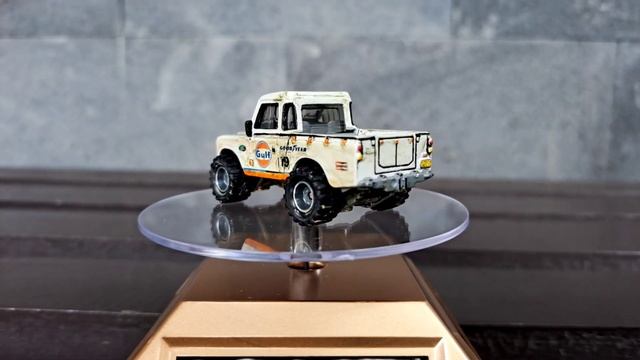 CUSTOM GULF - HOTWHEELS LAND ROVER DEFENDER PICKUP