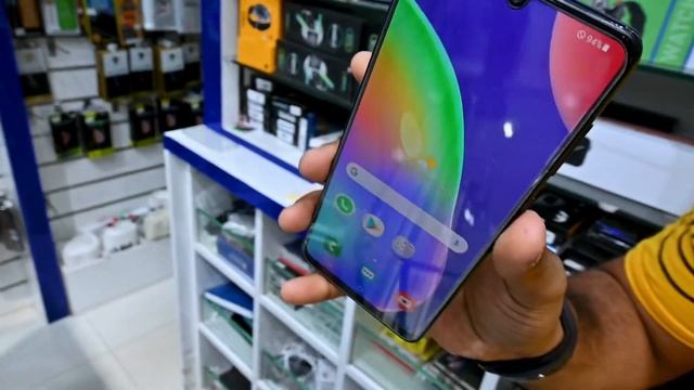 DUBAI USED ANDROID PHONES 😍 | CHEAPEST PRICE | DUBAI MOBILE MARKET | Akbar Shabeer смотреть онлайн