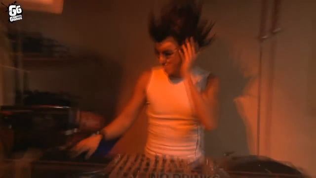 Live action ad for an iPhone 3G game смотреть онлайн