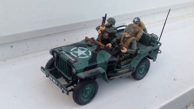 Willys 1/24 scale jeep with mega books call of duty ww11 figures seated смотреть онлайн