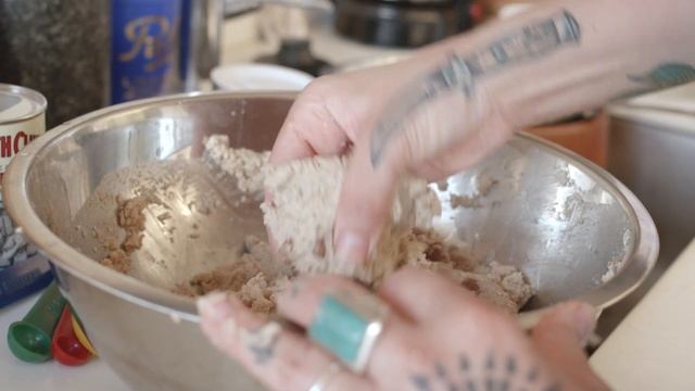 Cherokee Bean Bread | Native America | PBS Food смотреть онлайн