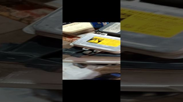 менял блок розжига на фаре Шкода суперб 2. и клеил крепления.