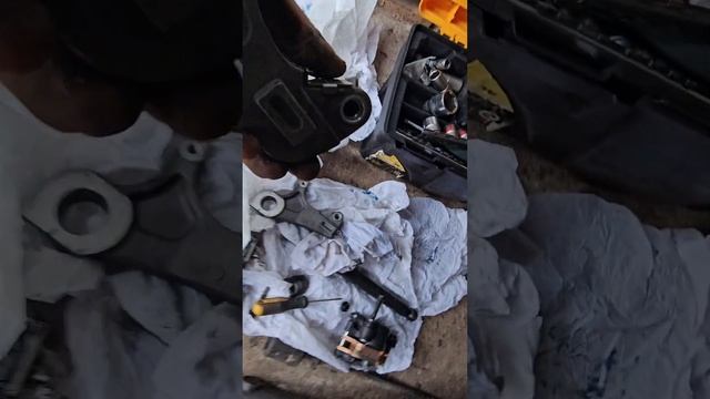 замена нового суппорта с кронштейном от R1 06 года на мот R1 05 года смотреть онлайн