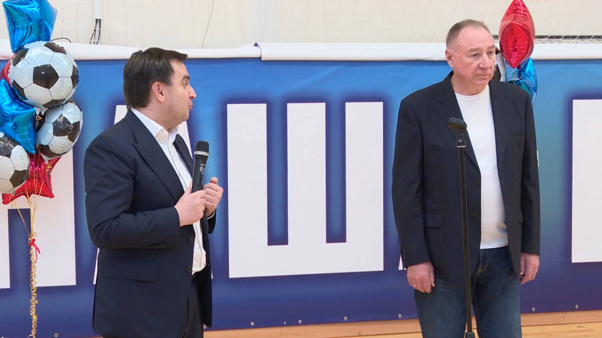 Легендарный голкипер Вячеслав Чанов празднует 73-летие 23.10.2024 смотреть онлайн