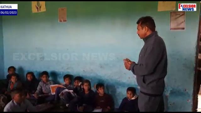Kathua: Desks Missing, Primary School Students Forced To Sit On Mat смотреть онлайн