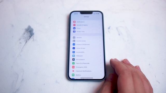 iPhone 14 - How to enable one handed keyboard iPhone 14 / Plus / Pro / Pro Max смотреть онлайн
