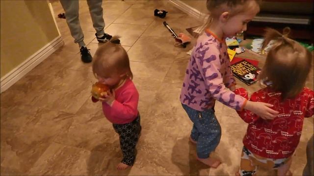 BIG SISTER REFS TWINS APPLE BATTLE смотреть онлайн