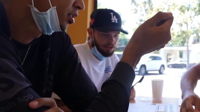 Who Makes The Best Fast Food Mac and Cheese? смотреть онлайн