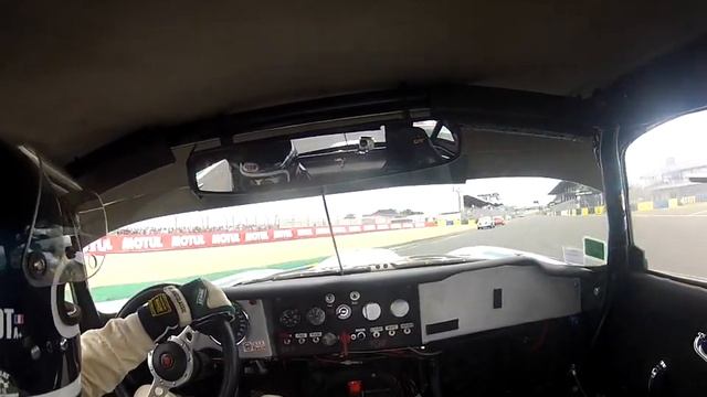 Le Mans Classic 2023 Jaguar E-Type onboard in Race 1 of Grid 4 смотреть онлайн
