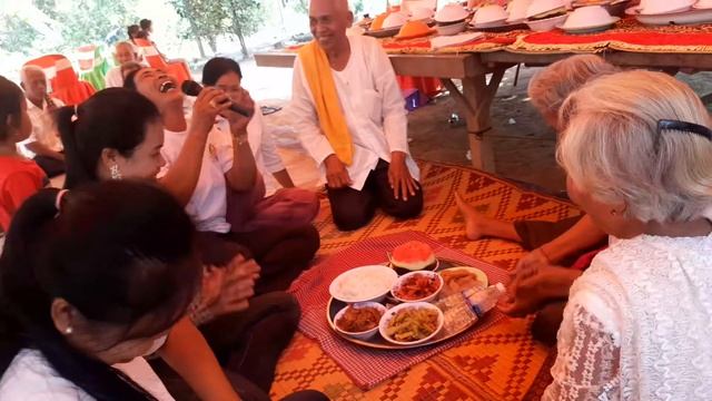 ផ្ទះយាយធ្វើបុណ្យ смотреть онлайн