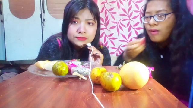 Dragon Fruits, Strawberries, Apple, Appy ,and Wild Apple🍎🍓🍹 |Mukbang with sister| смотреть онлайн