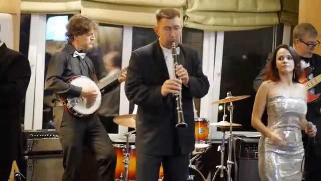 Фрагмент выступления JAZZBAND АНДРЕЯ ЛУКАША в ресторане TESLA- 3 смотреть онлайн