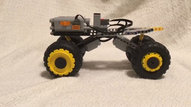 Lego Power Functions Remote Control Car With Suspension (Phase 2) смотреть онлайн
