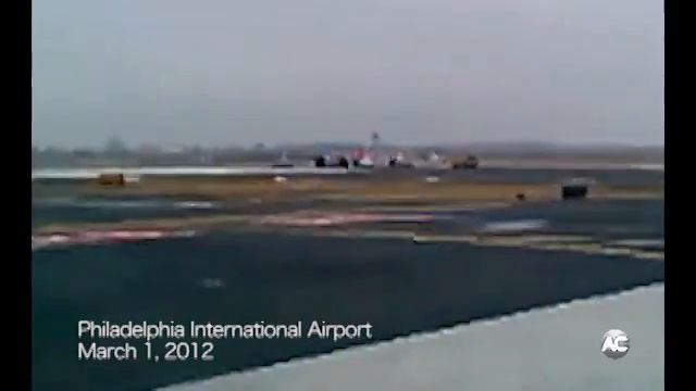 Philadelphia Police chase Jeep down Philadelphia Airport runway (3.1.12) смотреть онлайн