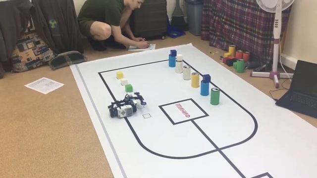 Russian competition ROBOFEST 2020 | Robot "builder" with lego mindstorms EV3 смотреть онлайн