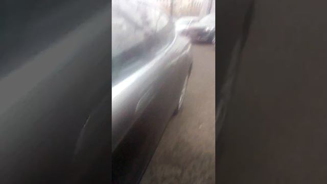 Автомобиль Тесла во дворе смотреть онлайн