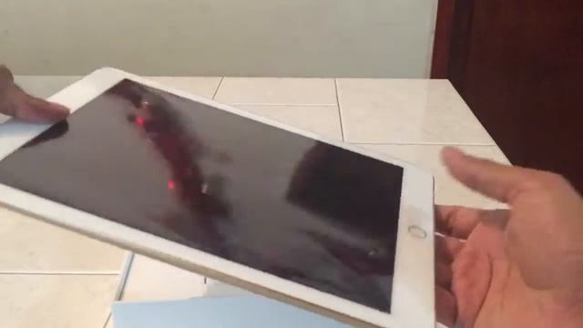 UNBOXING IPAD 2017 смотреть онлайн