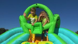 Диана и Рома - на Русском Диана и Рома не поделили батут