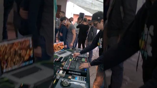 FuoriOrario \\ CentoxCento \\ set : Dan - tek смотреть онлайн
