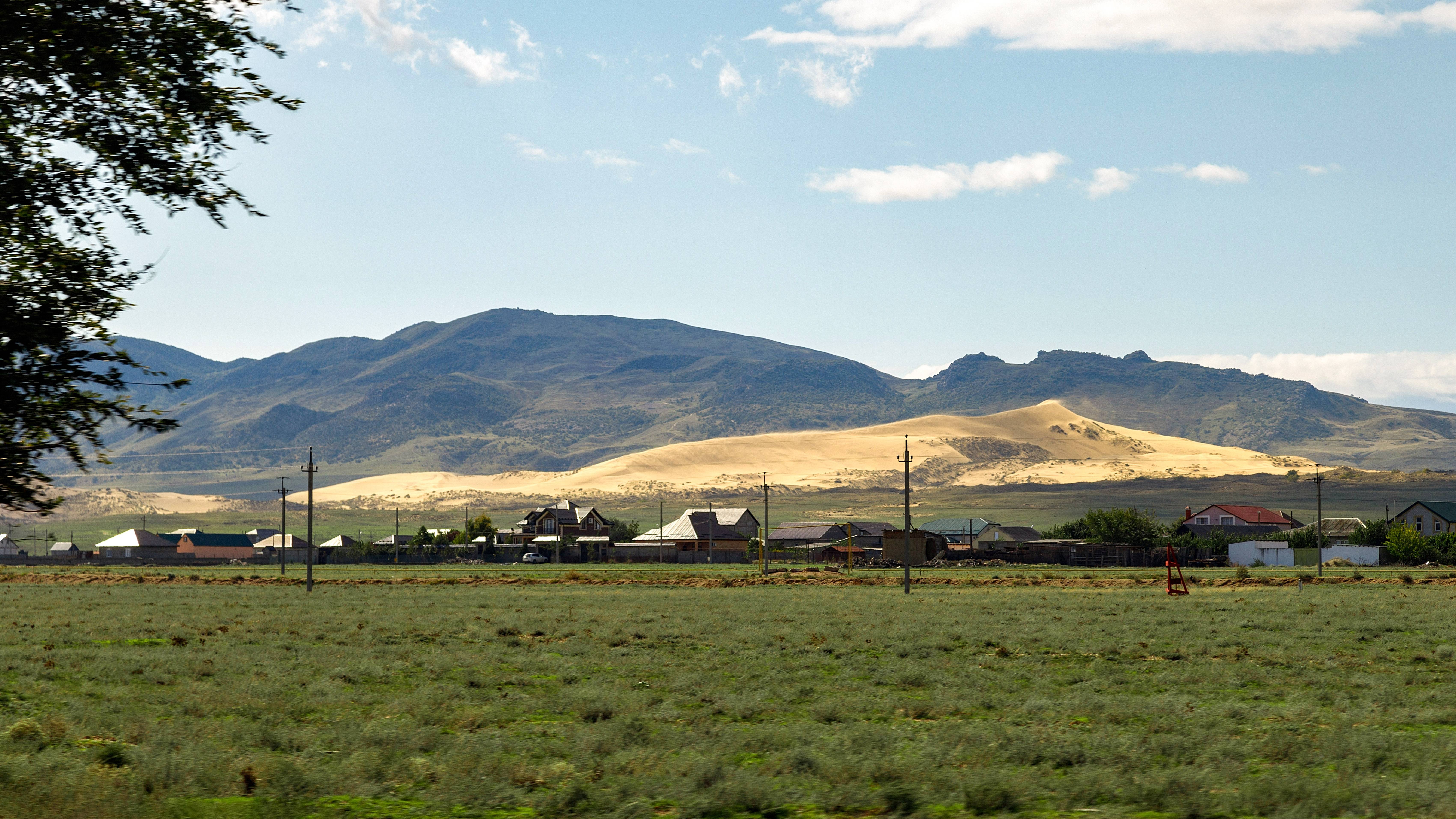Путешествуем по Дагестану. Едем на бархан Сарыкум смотреть онлайн