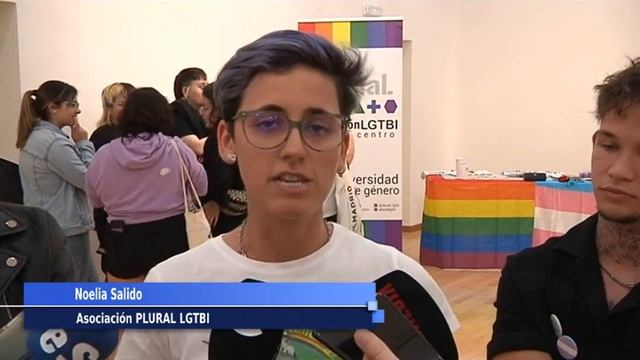 Exposición para visibilizar al colectivo trans en la semana del Orgullo смотреть онлайн