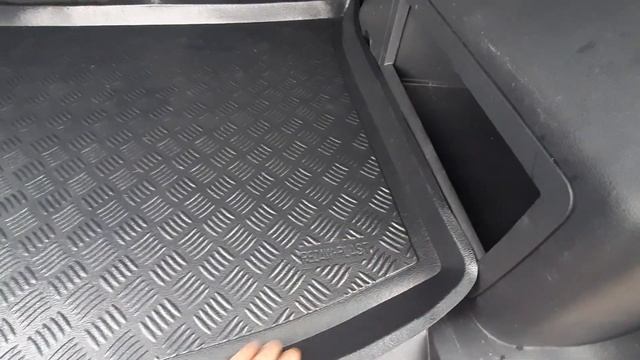 Jeep Compass 2011 Rok, Mata Bagażnika. Dobre Rozwiązanie Za Małe Pieniądze.