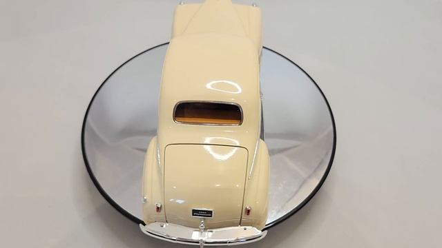 Yat Ming Road Signature 1941 Plymouth Coupe Deluxe Edition Off White