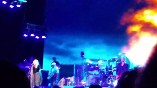 Fleetwood Mac - Sisters Of The Moon live at the SSE Hydro in Glasgow on 16th June 2015 смотреть онлайн