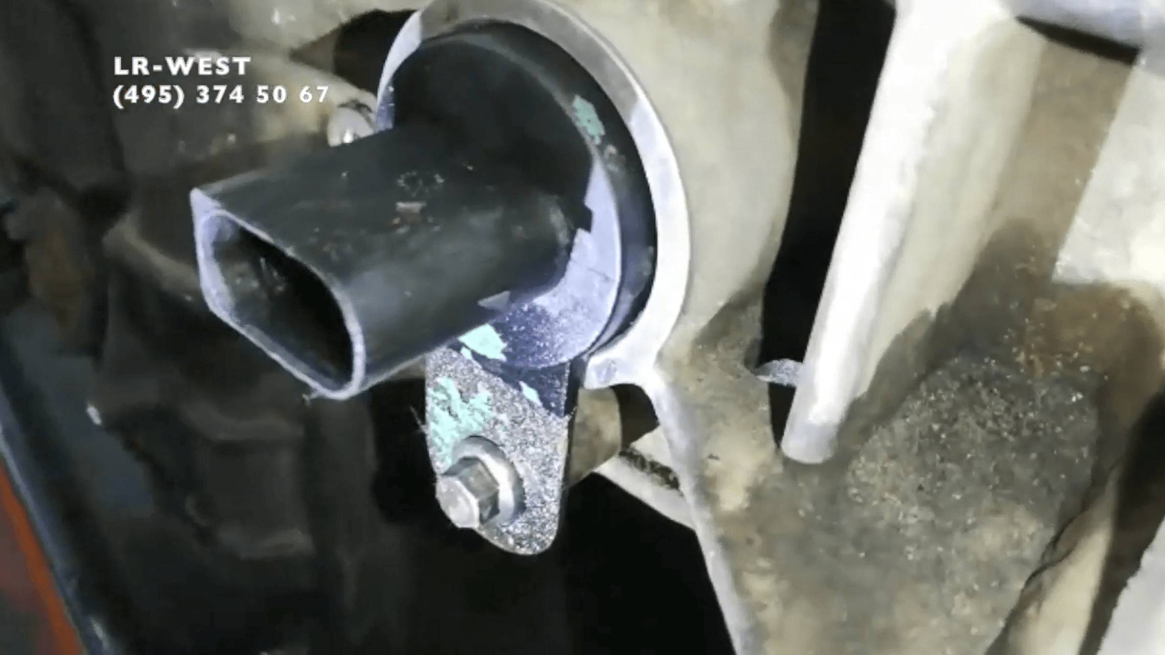 Течь разъема датчика уровня масла на Дискавери 4 3.0 дизель. Как устранить. смотреть онлайн