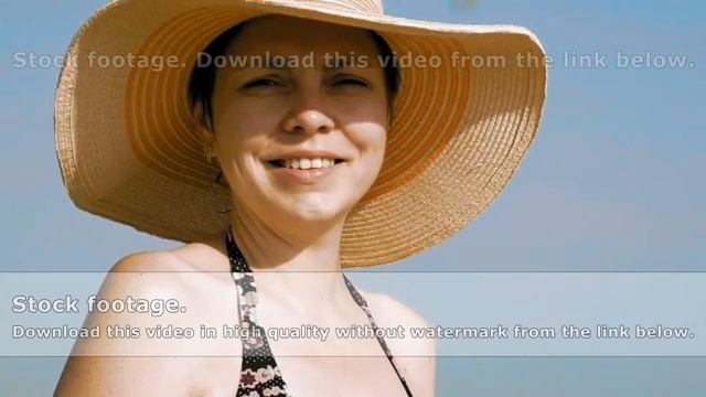 Woman standing on the beach with her fancy hat смотреть онлайн
