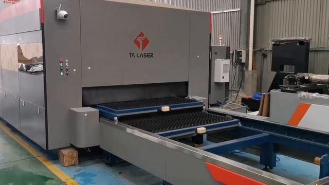 6000w raycus close body with exchange table fiber laser cutting machine смотреть онлайн