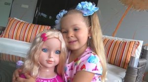 Диана и Рома - на Русском Диана и День подарков для детей