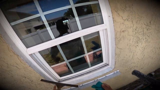 Cleaning the windows at a friend's home 😎👍 смотреть онлайн