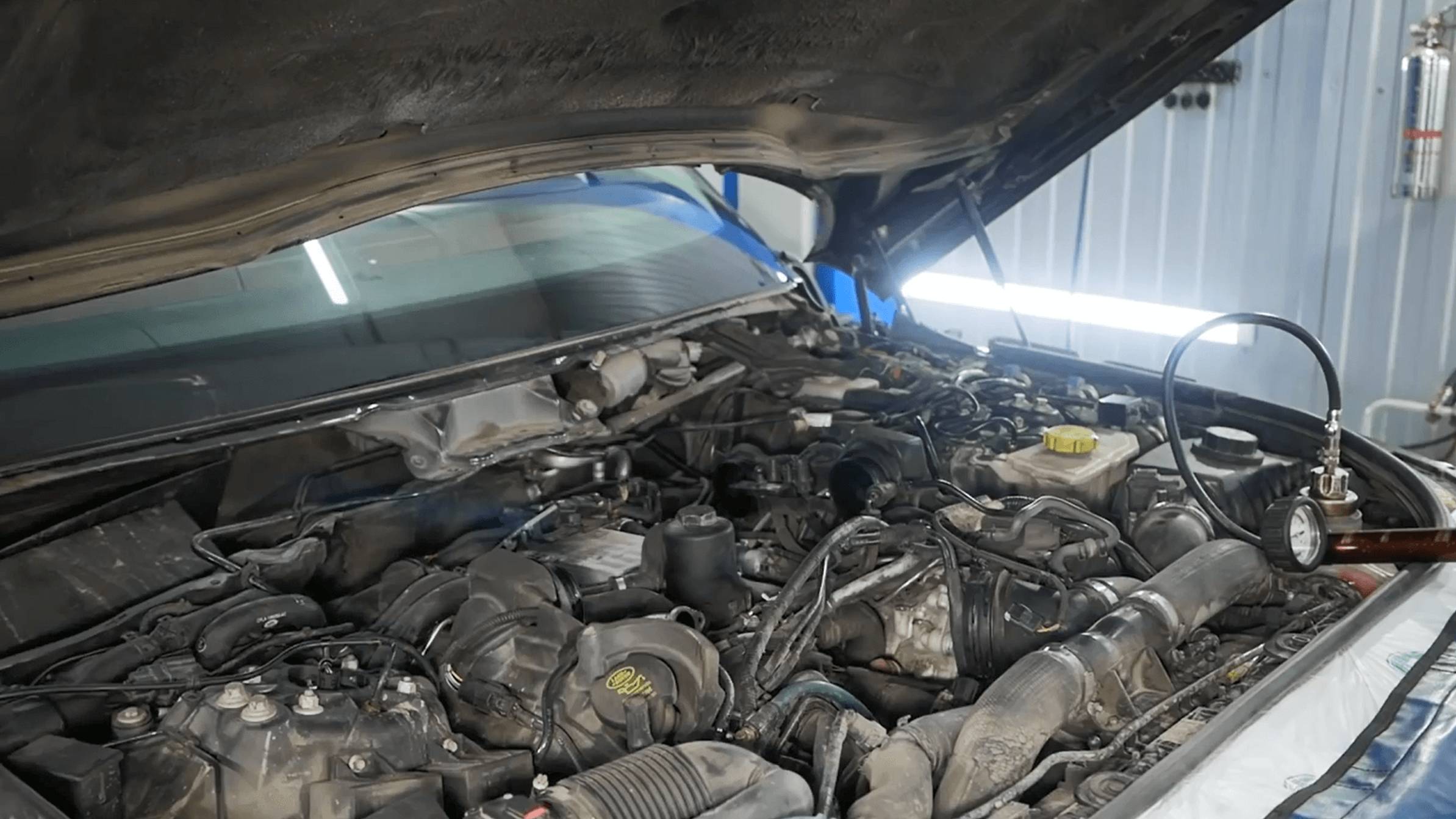 Течь антифриза на Рендж Ровер 4.4 дизель. Все о системе охлаждения. смотреть онлайн