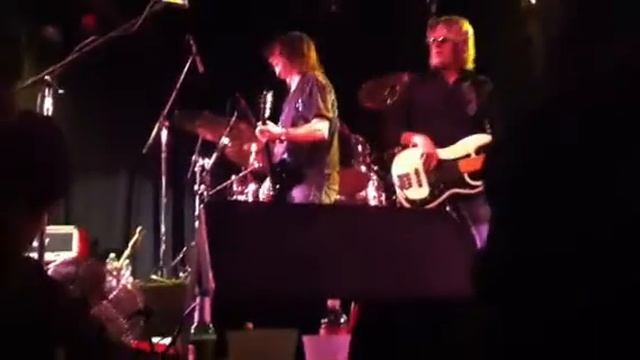 Pat Travers Boom Boom Out Go The Lights смотреть онлайн