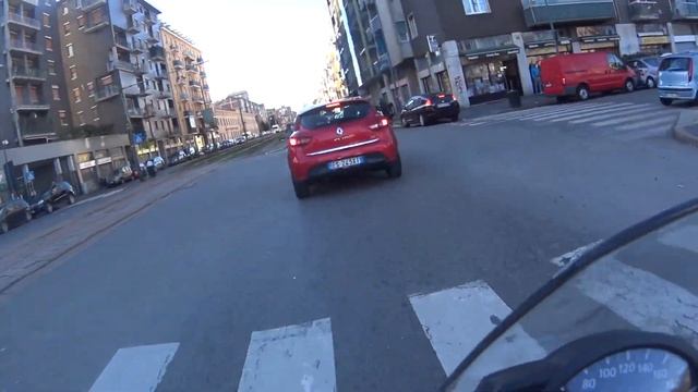 BRUTTIVIDEO on WHEELS // Motorbike // Andavo a 100 all'ora per trovar la bimba mia смотреть онлайн