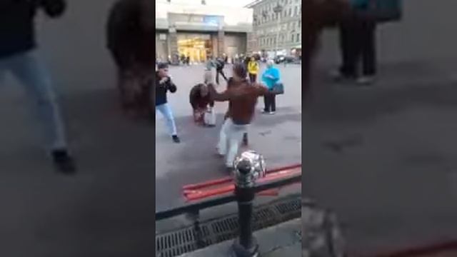 Казахи в Москве просят уступить место бабушке смотреть онлайн