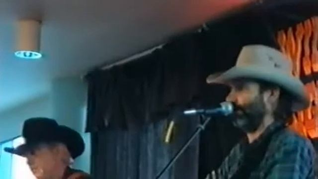 Wilson and Lightfoot - Okie From Muskogee смотреть онлайн