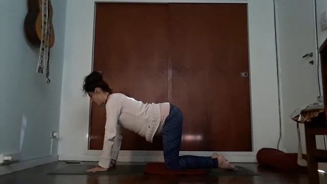 Yoga suave para el dolor de espalda y brindarle flexibilidad - parte uno смотреть онлайн