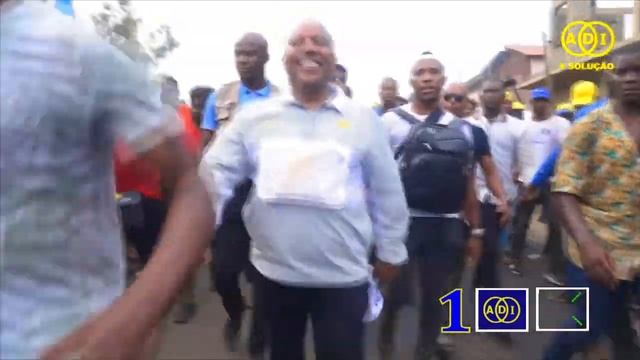 Banho de Multidão recebe Patrice Trovoada no Aeroporto Nuno Xavier смотреть онлайн